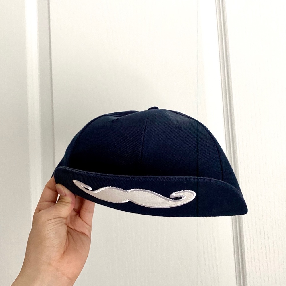 Adjustable mustache hat ✨